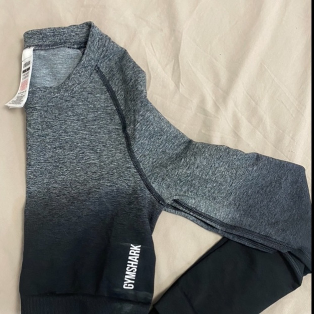 Gymshark top - Picture 2 of 3